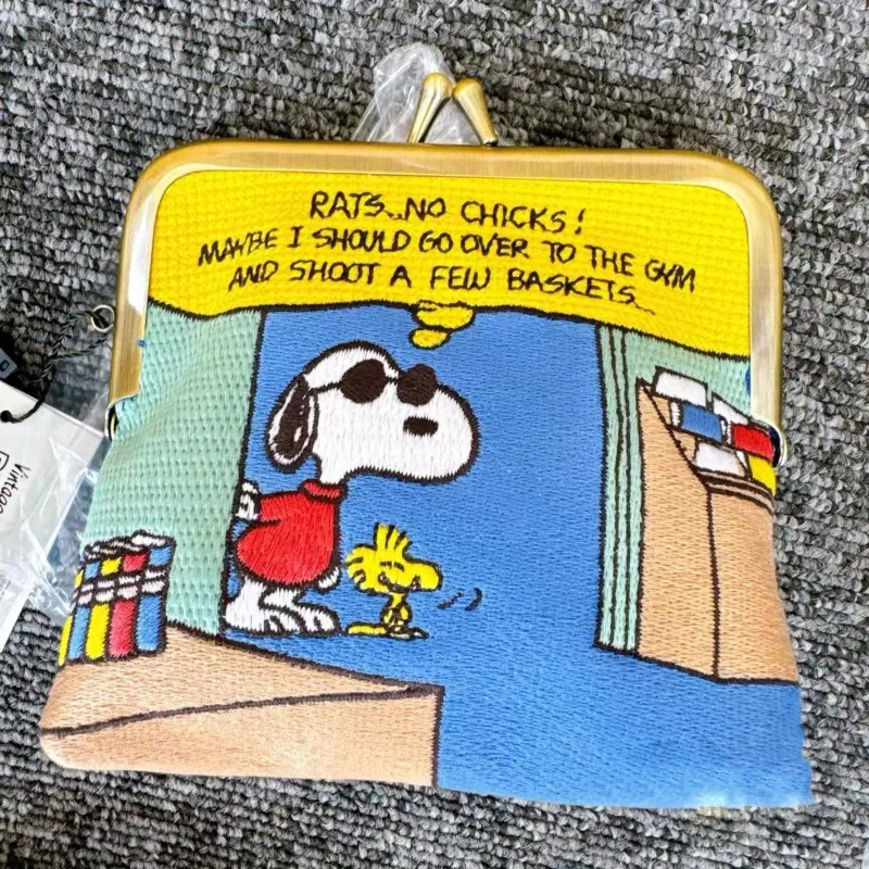 Snoopys Cute Cartoon Embroider - đánh giá và giá Lip Balm